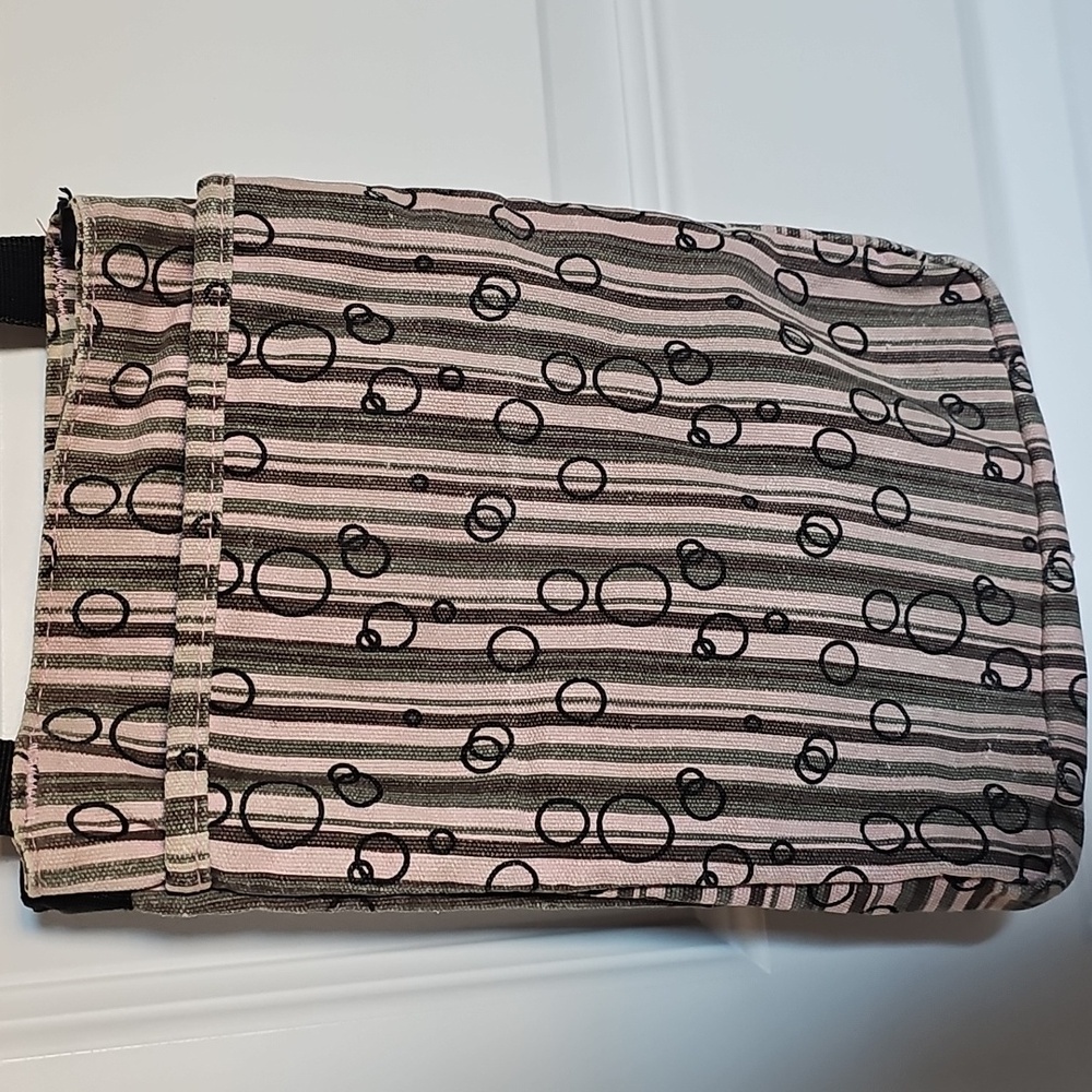Kavu Mini Keeper Crossbody With Stripes and Circles - Picture 4 of 9